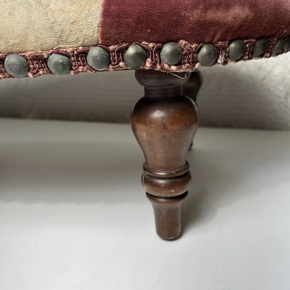 Vtg Mid-Century Victorian Burgundy Velvet Footstool Wood Legs Brass Trim Nail